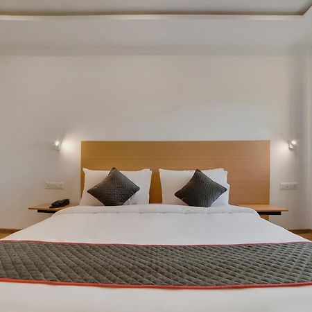 Townhouse Ss Aero Prime Hotel Shamshabad Exterior photo