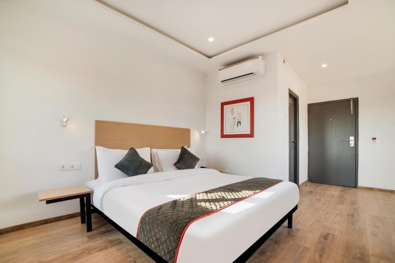 Townhouse Ss Aero Prime Hotel Shamshabad Exterior photo