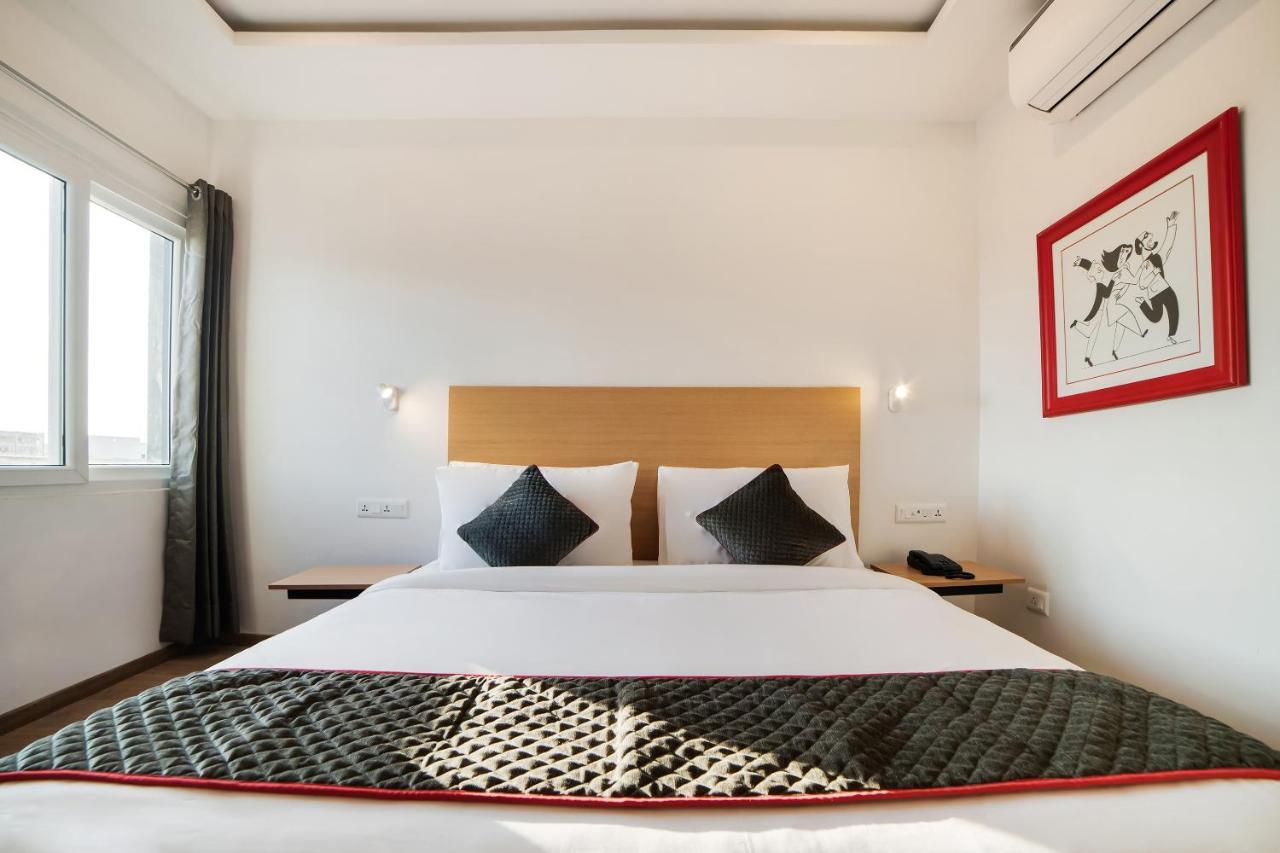 Townhouse Ss Aero Prime Hotel Shamshabad Exterior photo