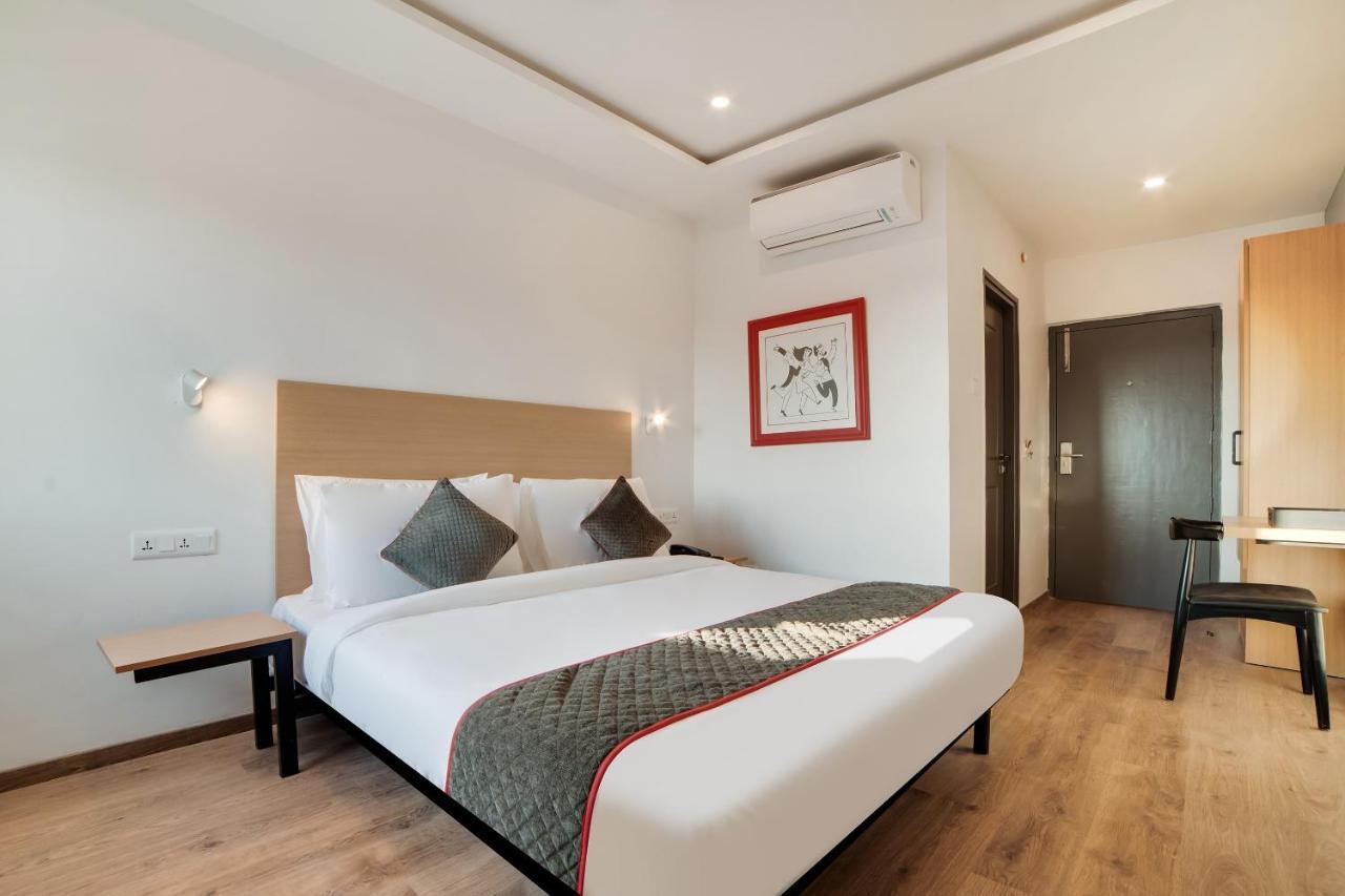 Townhouse Ss Aero Prime Hotel Shamshabad Exterior photo