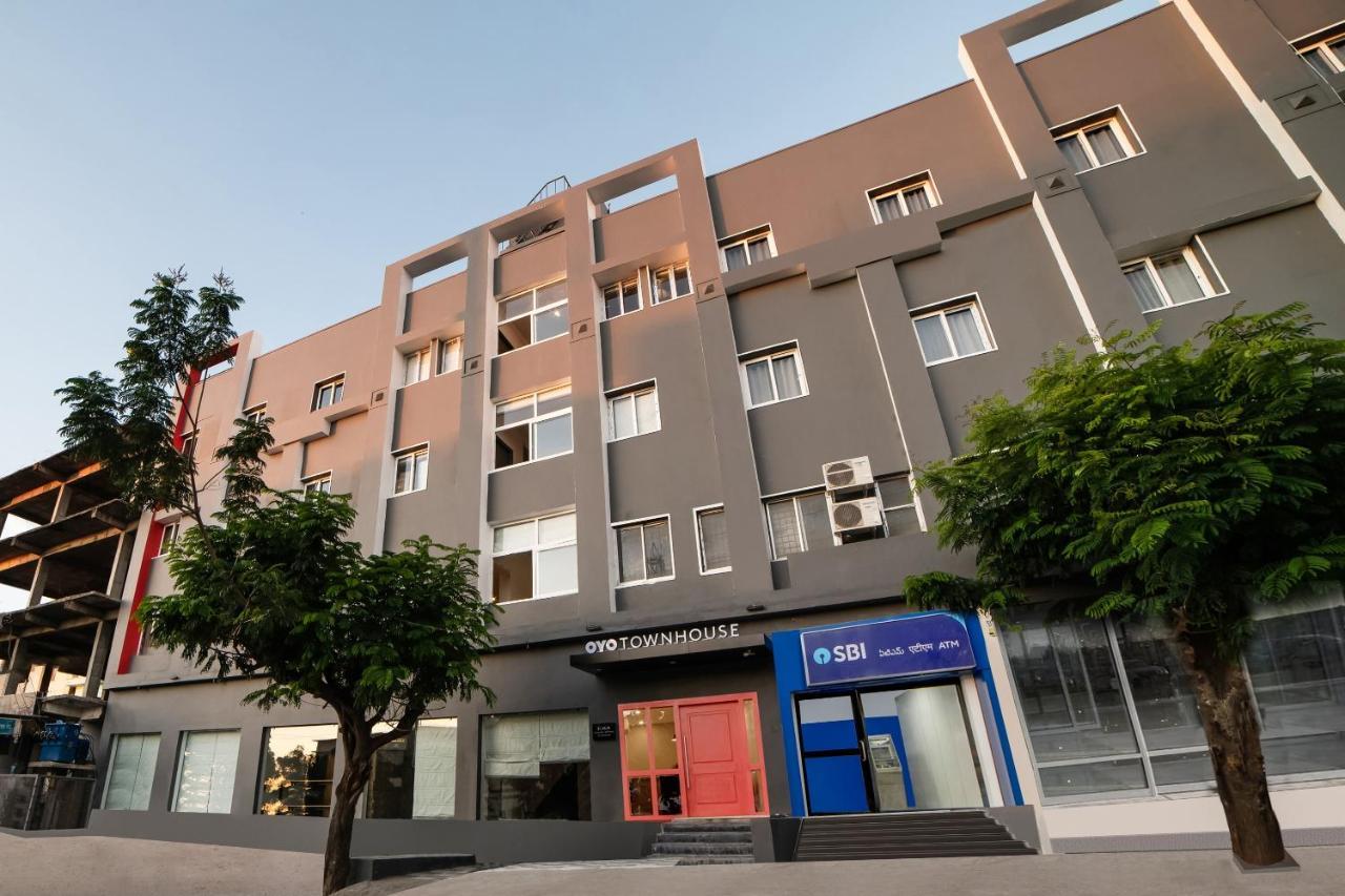 Townhouse Ss Aero Prime Hotel Shamshabad Exterior photo