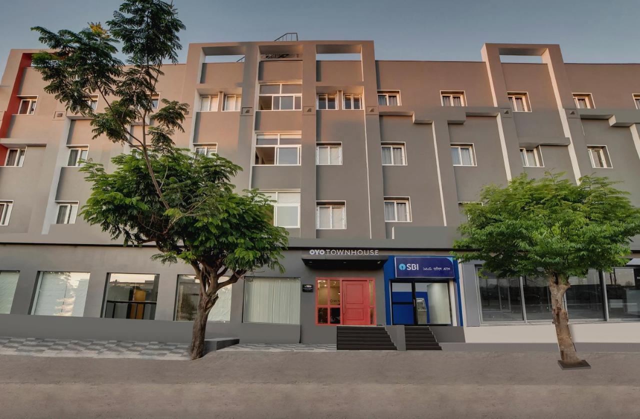 Townhouse Ss Aero Prime Hotel Shamshabad Exterior photo