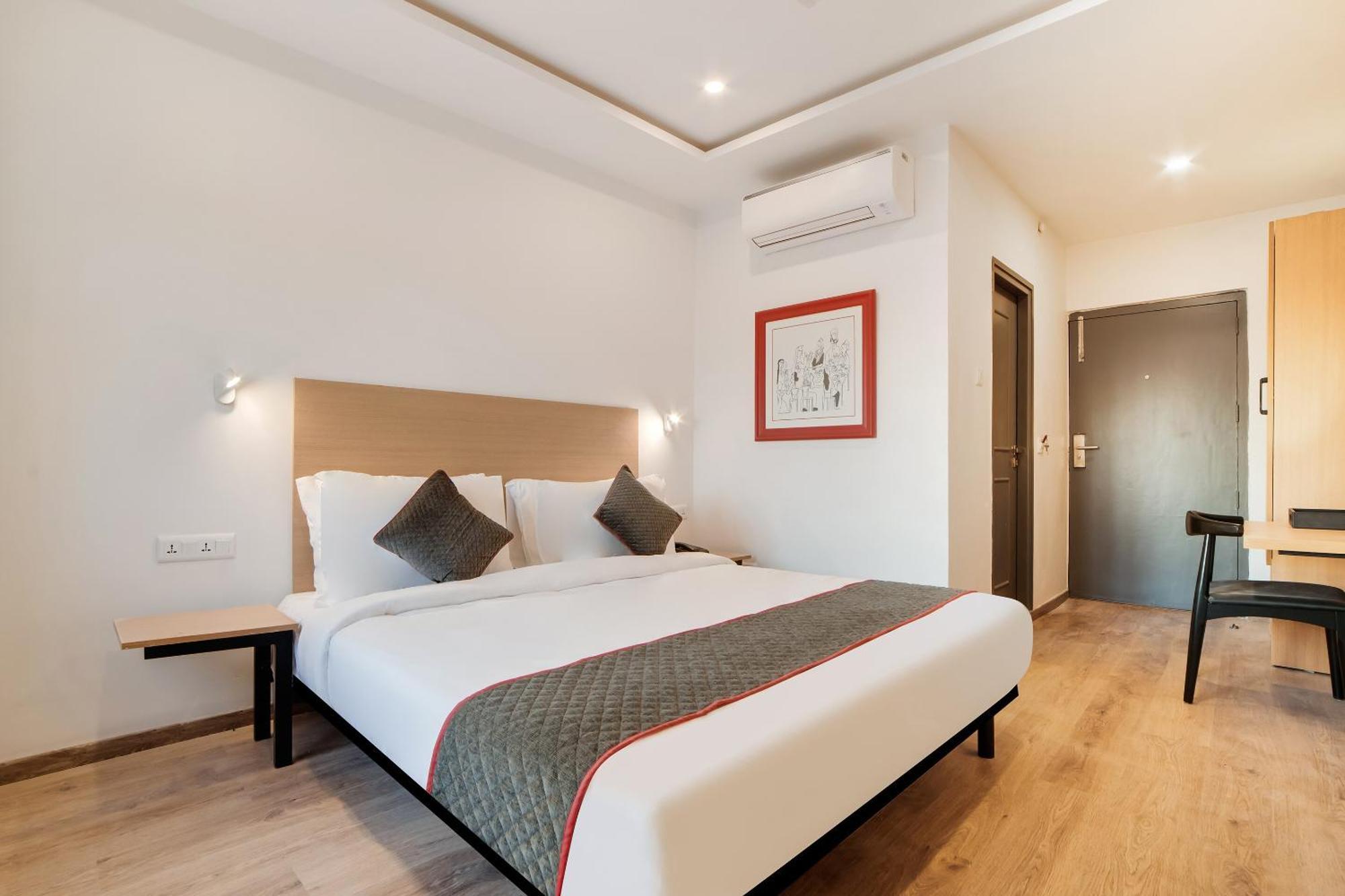 Townhouse Ss Aero Prime Hotel Shamshabad Exterior photo