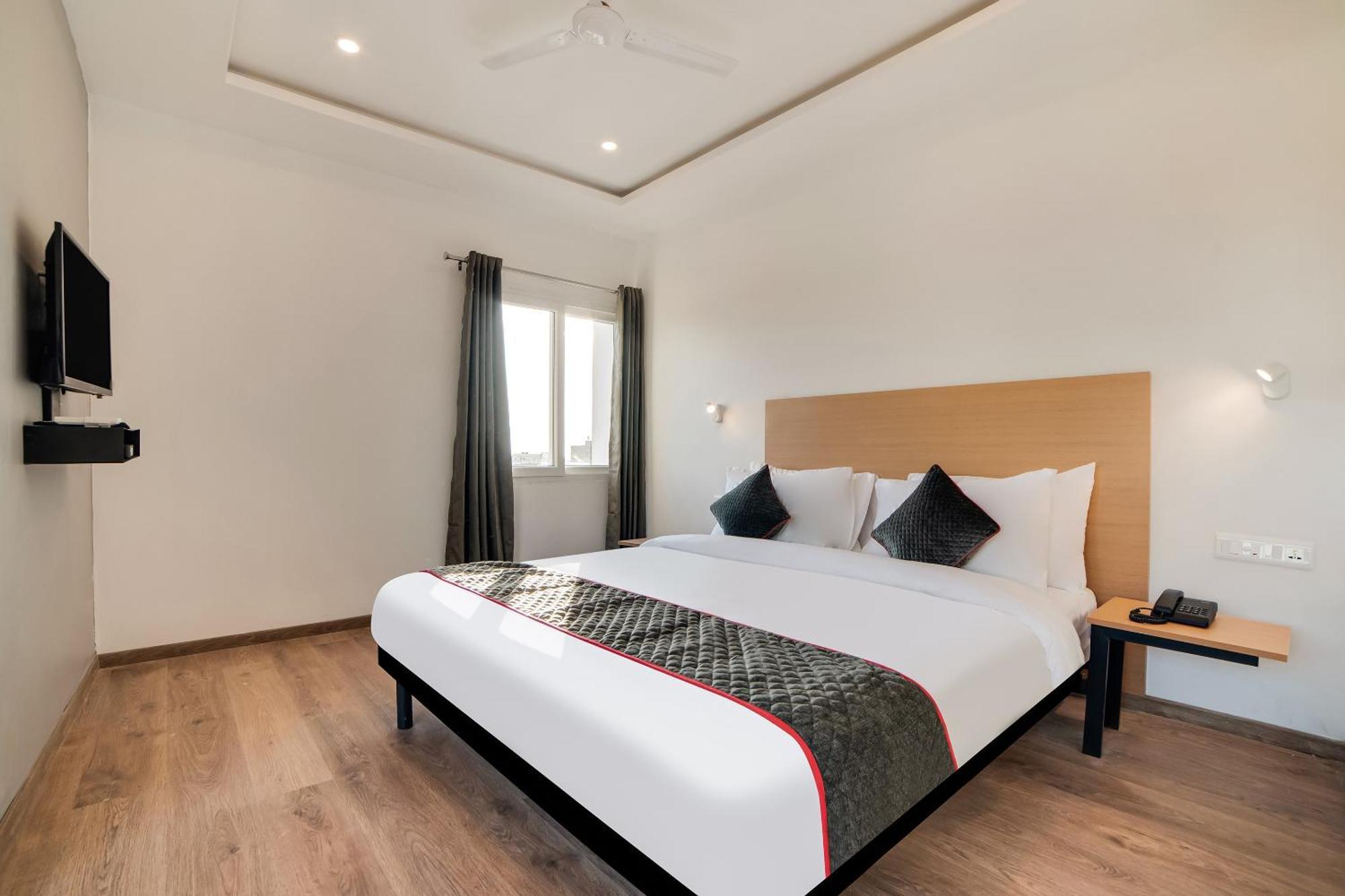 Townhouse Ss Aero Prime Hotel Shamshabad Exterior photo