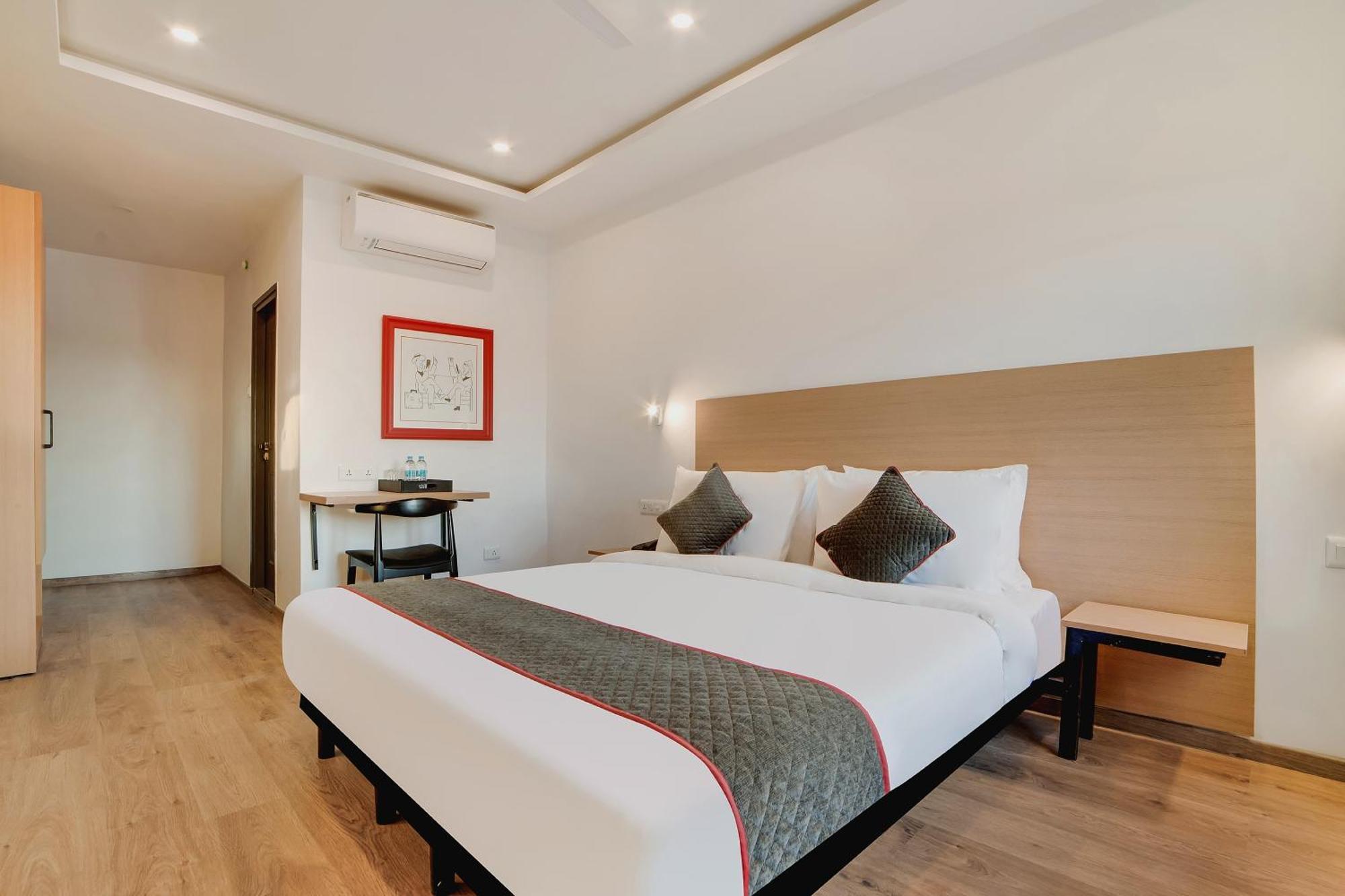 Townhouse Ss Aero Prime Hotel Shamshabad Exterior photo
